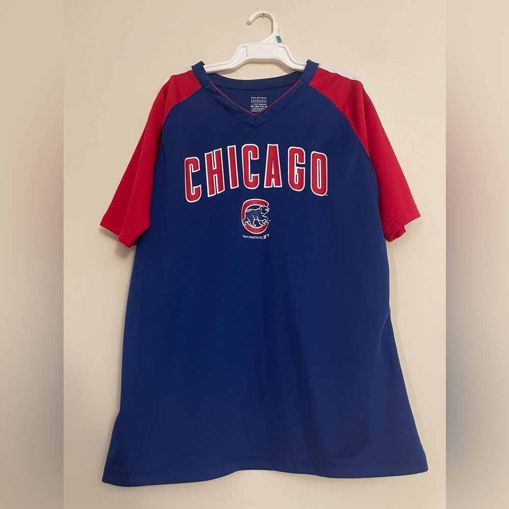 Cubs Tshirt (youth XXL but WM size medium can fit) 
No longer can fit.